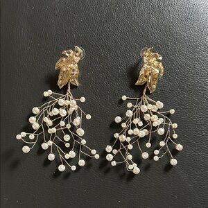 Elegant Gold and Pearl Drop Earrings